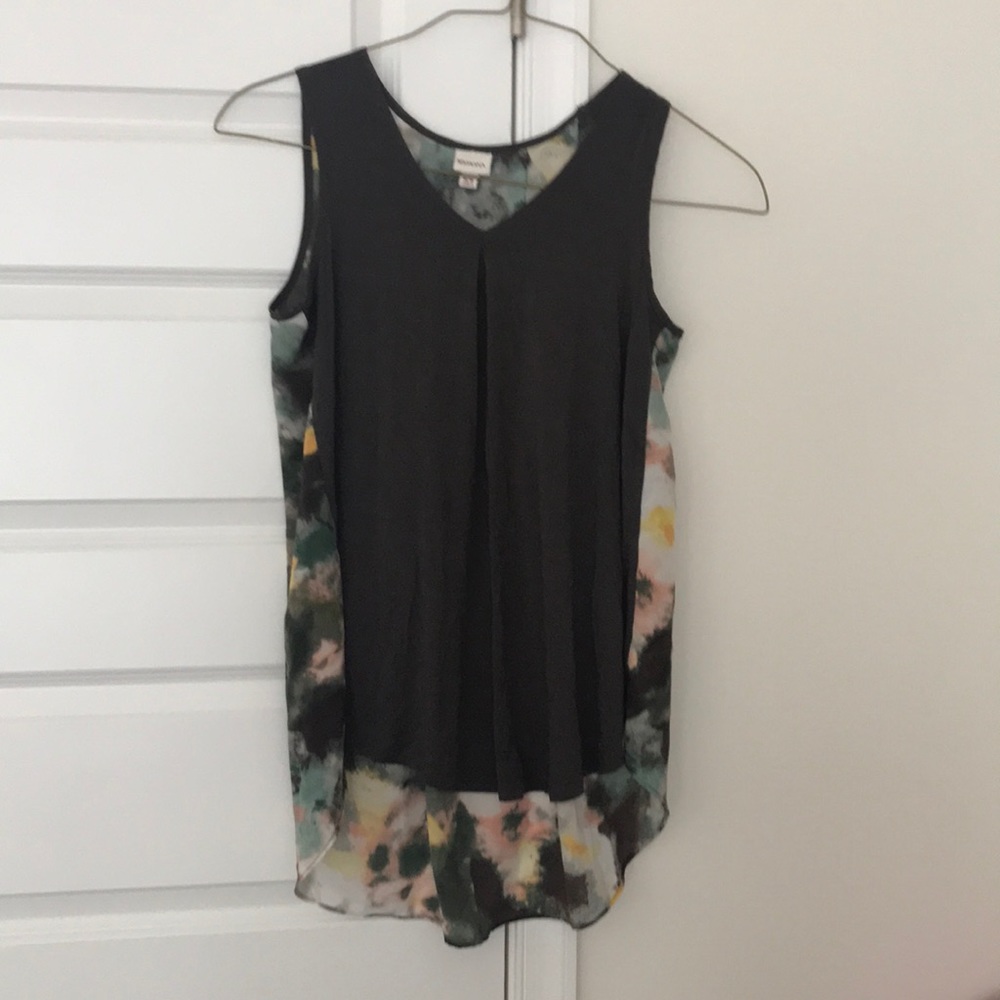 Cute flowy top!